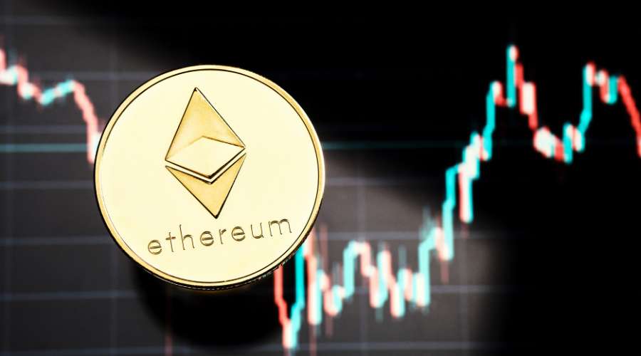 Investing In Gold vs Cryptocurrency Investing In Gold vs Cryptocurrency