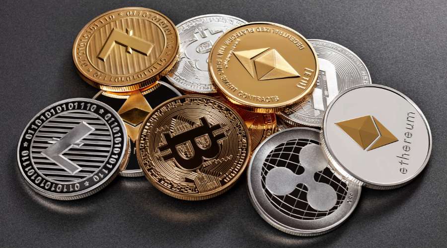 Investing In Gold vs Cryptocurrency Investing In Gold vs Cryptocurrency